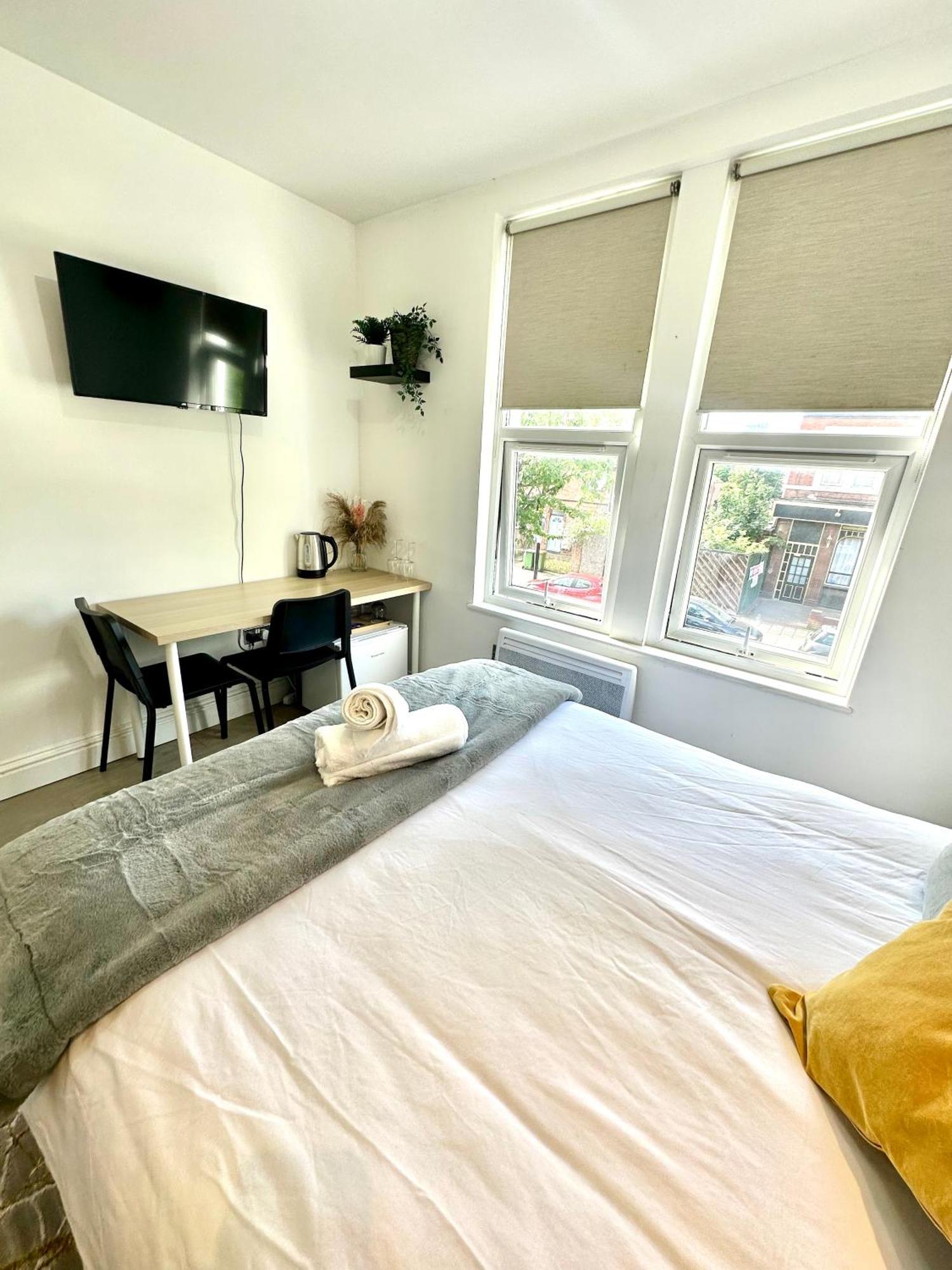 Cosy En-Suite Room In Stratford ロンドン エクステリア 写真