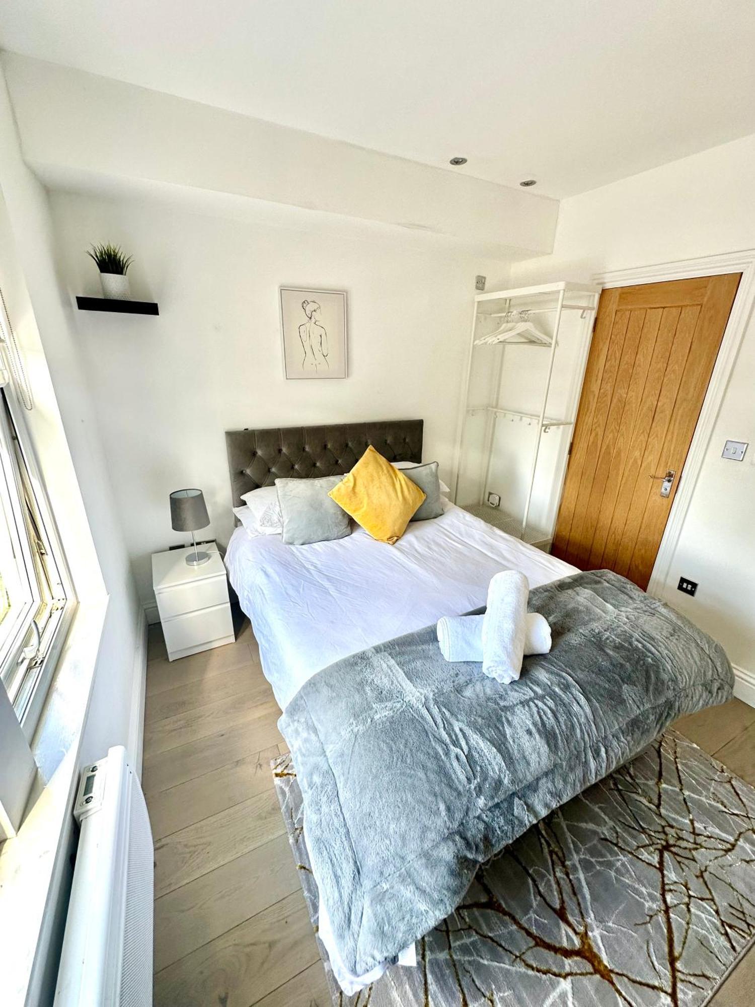Cosy En-Suite Room In Stratford ロンドン エクステリア 写真